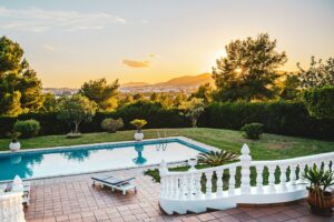 Créer Piscine en Petit Jardin