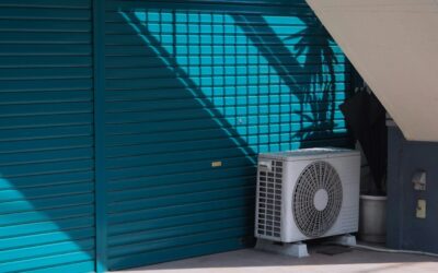 A air conditioner sitting outside of a building